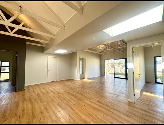 4 BEDROOM TOWNHOUSE FOR SALE IN FERNCLIFFE